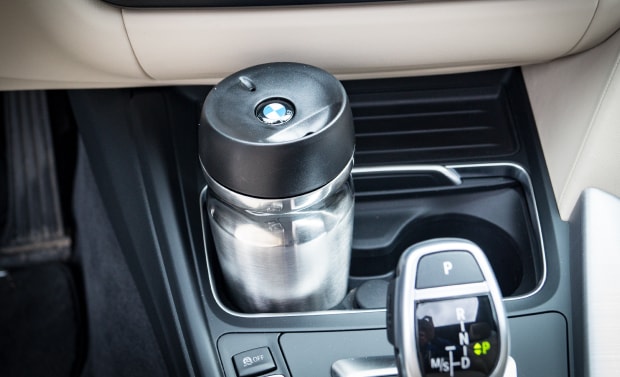 BMW Isolierbecher Test in Halterung vom Auto zum Kauf